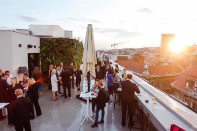 Rooftop bar art&amp;#39;otel Zagreb novo je IT mjesto u centru grada; Impresivna terasa s panoramskim pogledom službeno je otvorena u art&amp;#39;otelu