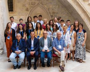 The ISABS High School Future Scientist Award: Natječaj za nagrađivanje najboljih radova (eseja) učenika srednjih &scaron;kola i njihovih mentora iz područja biologije čovjeka, kemije, genetike i umjetne inteligencije