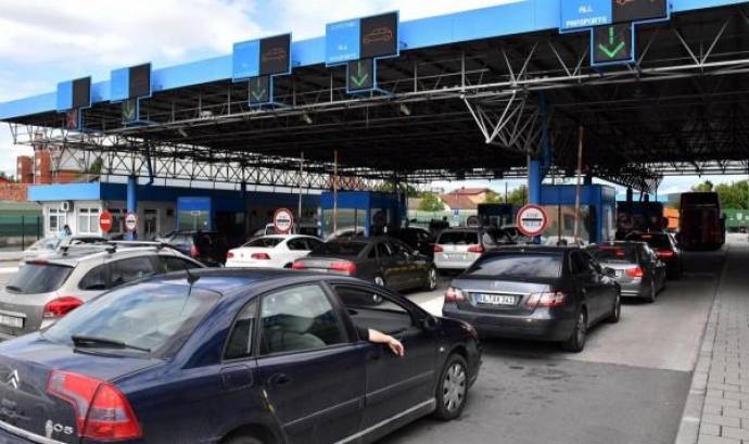Velike gužve na granicima, na Bajakovu na izlasku iz RH čeka se oko sedam sati