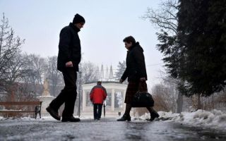 Zimski uvjeti diljem Hrvatske, upaljen meteo alarm, oprez potreban zbog poledice na kopnu i bure u priobalju