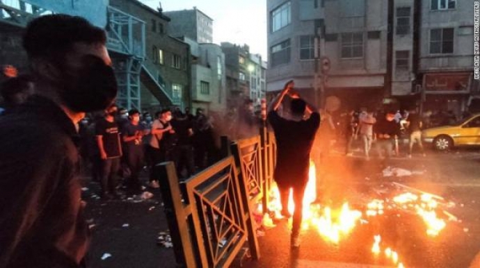 Masovni prosvjedi u Iranu, Trump zaprijetio napadom