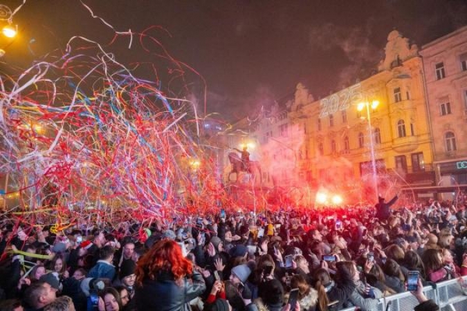 Diljem Hrvatske dočekana Nova godina, građani poželjeli više stabilnosti, prijateljstva, skromnosti i mira