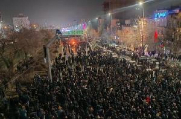 Nastavljeni krvavi prosvjedi u Iranu, Trump poručio: Razmatramo opcije kako reagirati